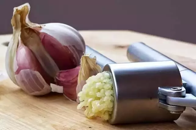 Garlic for preparing infusions to increase vitality